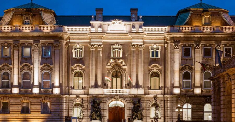 Budapest: Buda Castle Walk with Saint Stephen's Hall - Construction, access, and who should skip it