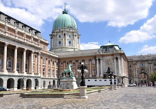 Budapest: Castle District Walking Tour - Starting at Batthyány tér with the best first view