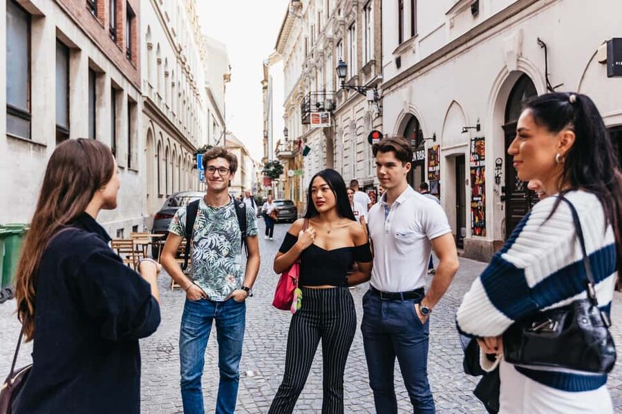 Budapest Food Walking Tour: Eat, Sip & Explore Like a Local - Who should book this food walk