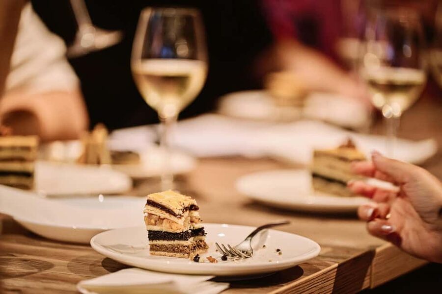 Budapest Guided Food Walking Tour with Drinks Included - Who should book this food tour?