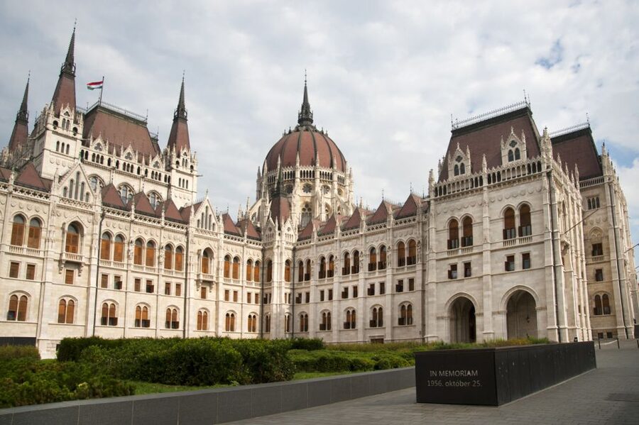 Budapest: Inner City Walking Tour in German - Starting at Elizabeth Park and the Budapest Eye