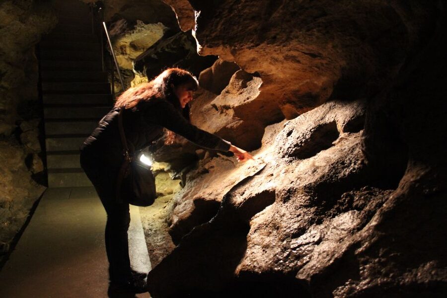 Budapest: Semlő-hegyi & Pál-völgyi Caves Guided Walking Tour - What the guide adds to the experience