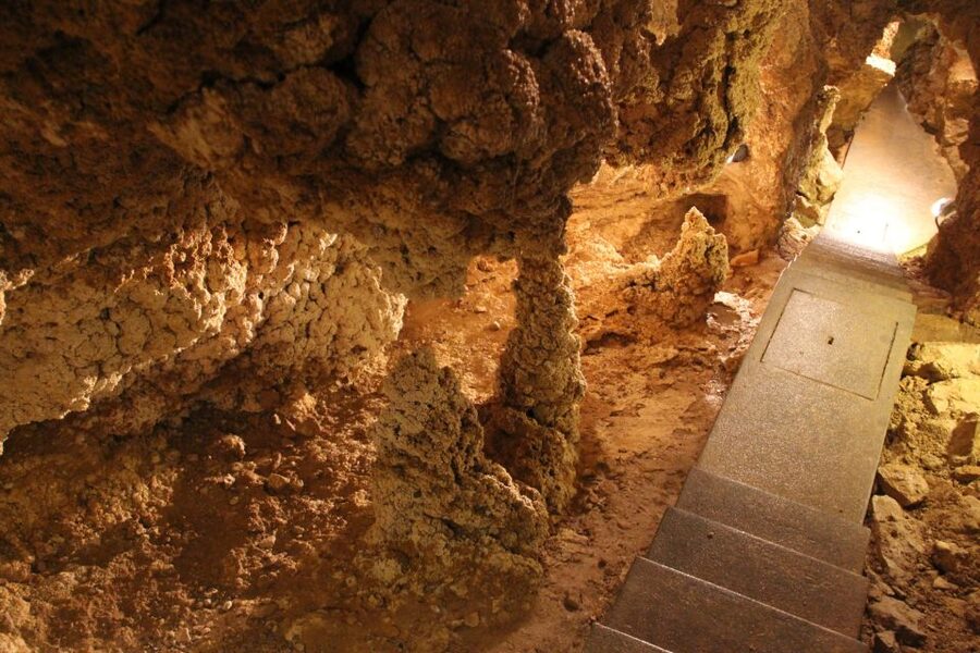 Budapest: Semlő-hegyi & Pál-völgyi Caves Guided Walking Tour - Should you book this cave tour?