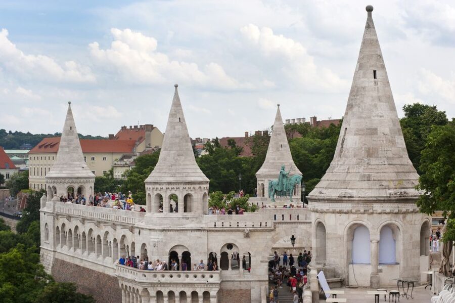 Budapest: Walking Tour in German - Matthias Church and Gothic Budapest