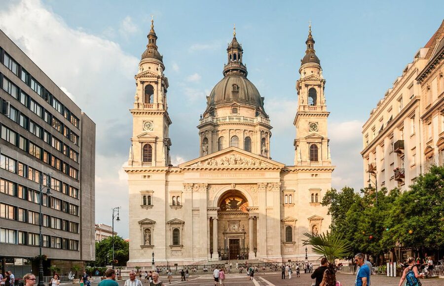Budapest: Walking Tour in German - Who should book this Budapest walk?
