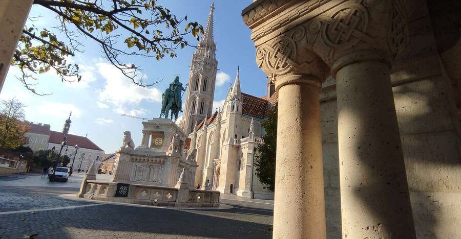 Budapest: Walking Tour in the Buda Castle District - Mary Magdalene Tower and the old Buda streets