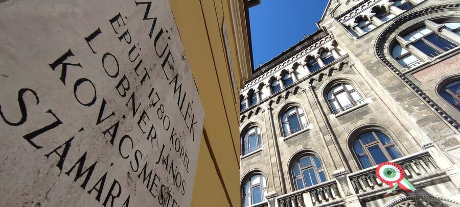 Budapest: Walking Tour in the Buda Castle District - Sándor Palace and the Castle Funicular