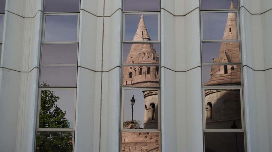 Budapest: Walking Tour in the Buda Castle District - Buda Castle and the former royal center