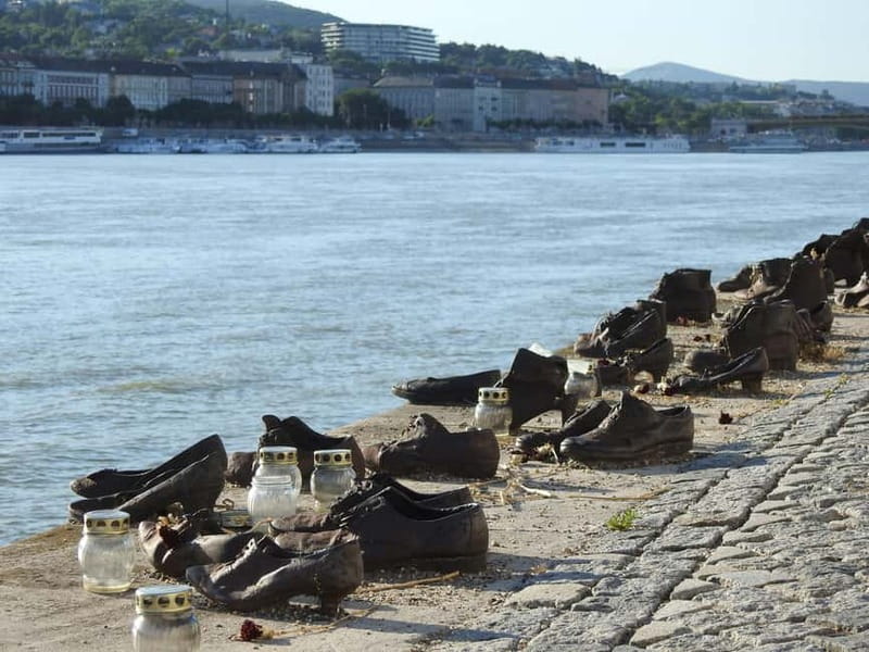 Budapest: Walking Tour to the Shoes Memorial and Parliament - Elizabeth Square and the Budapest Eye