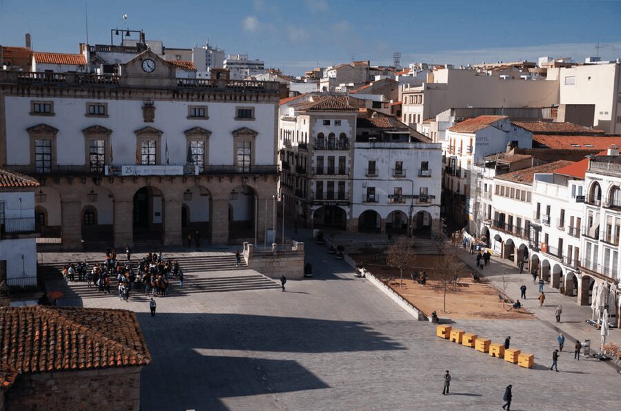 Cáceres: City Highlights Walking Tour with Local Guide - Carvajal Palace and the House of the Becerra