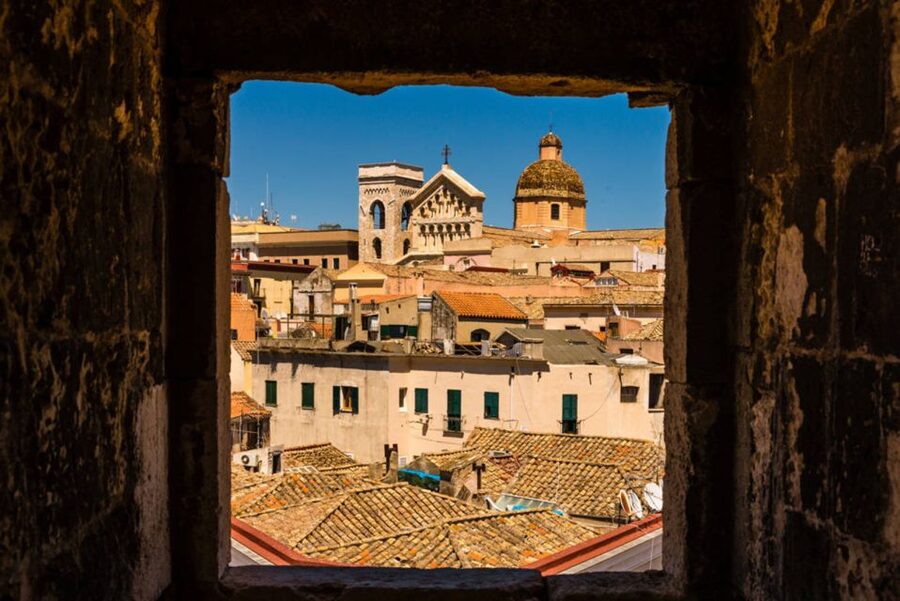 Cagliari: Walking Tour of the Old City - Cathedral interiors and the royal palace