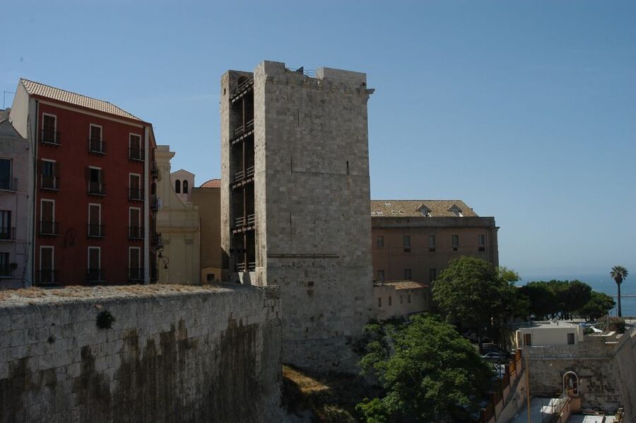 Cagliari: Walking Tour of the Old City - Beginning among the narrow streets of Castello
