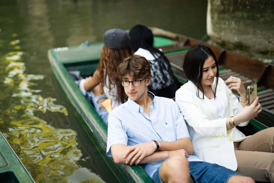 Cambridge: Alumni-Led Walking & Punting Tour w/Kings College - A smart way to meet Cambridge