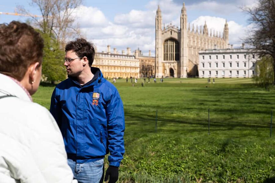 Cambridge: Alumni-Led Walking & Punting Tour w/Kings College - Newton, Stephen Hawking, and the Cavendish Laboratory