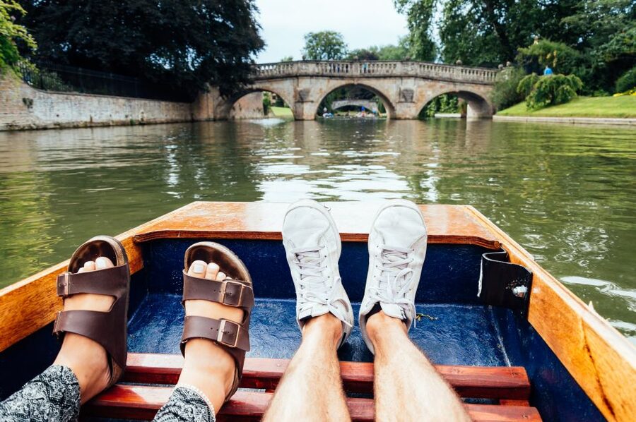 Cambridge: Alumni-Led Walking & Punting Tour w/Kings College - From city streets to the River Cam