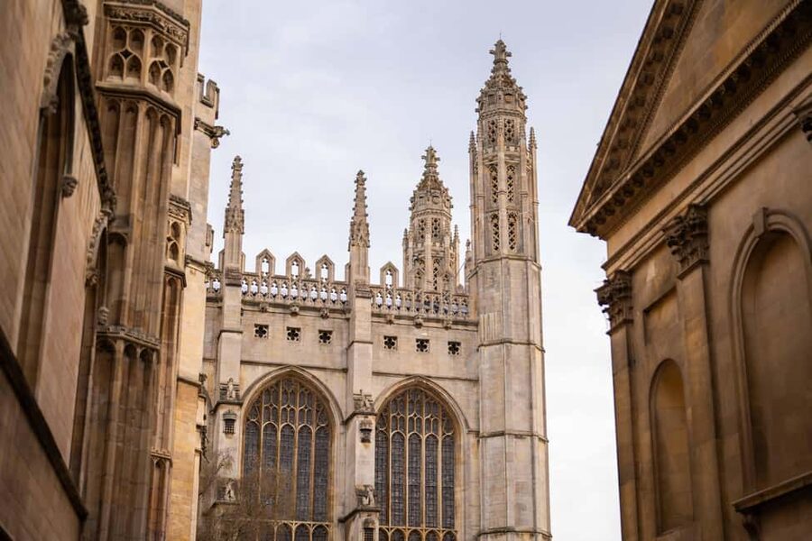 Cambridge: Alumni-Led Walking & Punting Tour w/Kings College - King’s Parade and the Cambridge college route