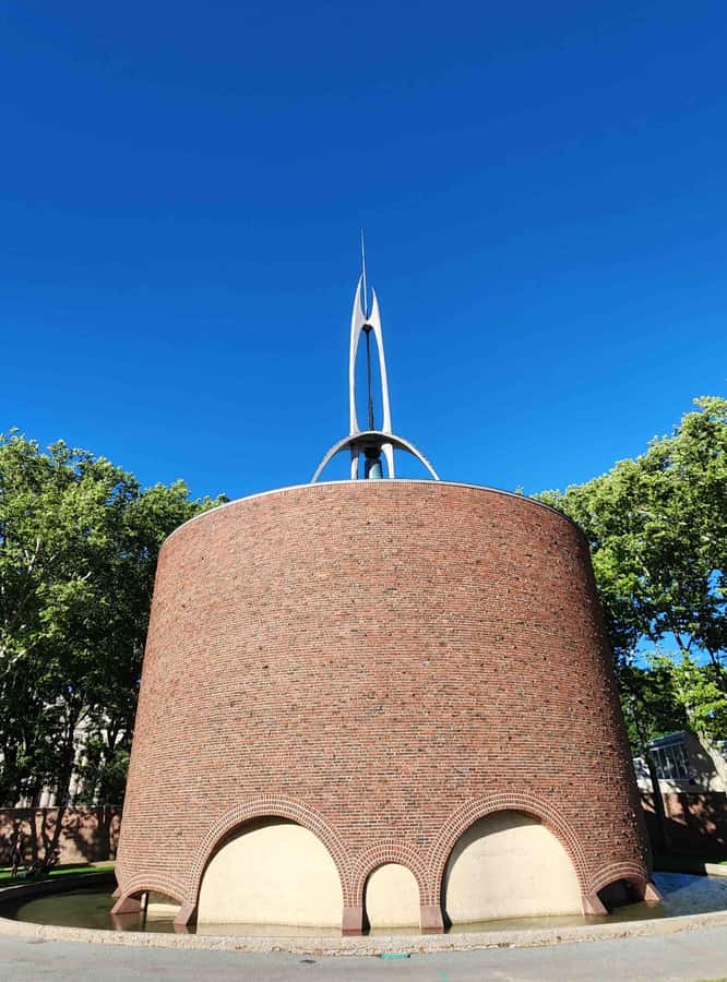 Cambridge, Massachusetts: MIT and Harvard Walking Tour - The Banana Lounge and Stata Center