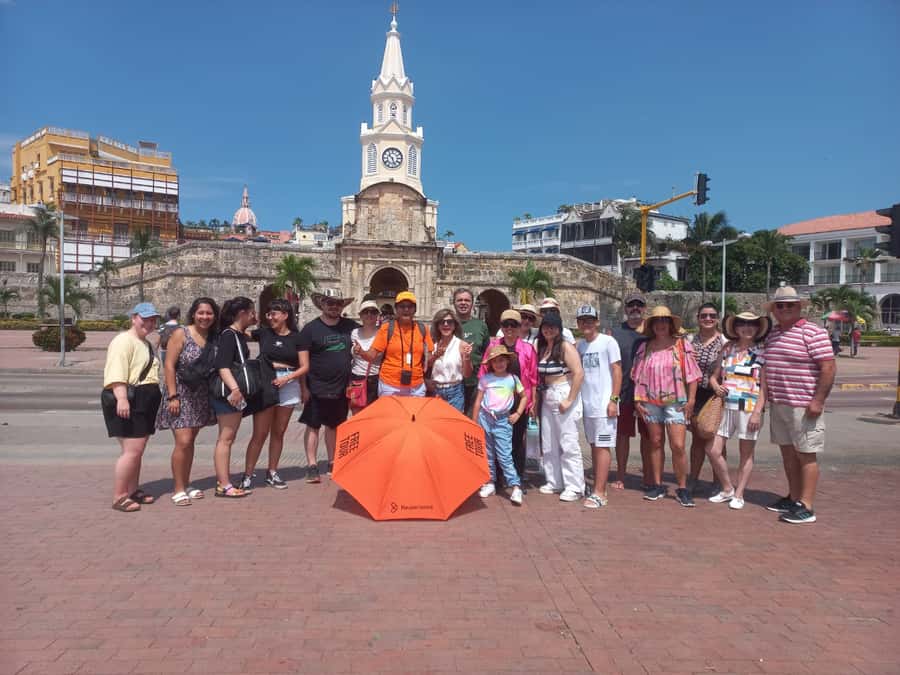 Cartagena: Historic Center and Getsemaní Shared Walking Tour - Centennial Park and Cartagena’s unexpected wildlife