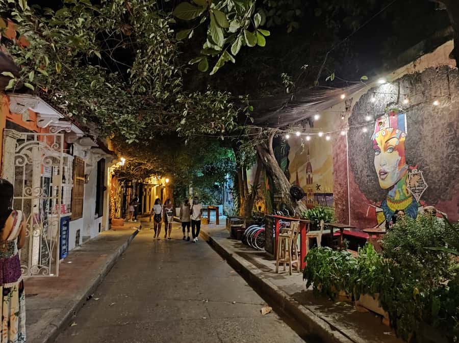 Cartagena: Walled City and Getsemani Shared Walking Tour - Should you book it?