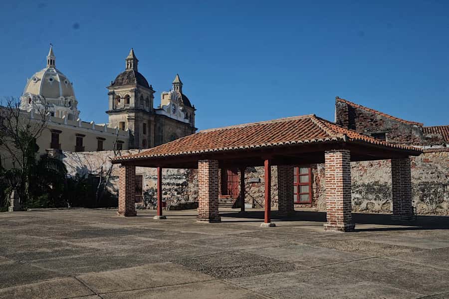 Cartagena: Walled City and Getsemani Shared Walking Tour - Walking through Cartagena’s Walled City