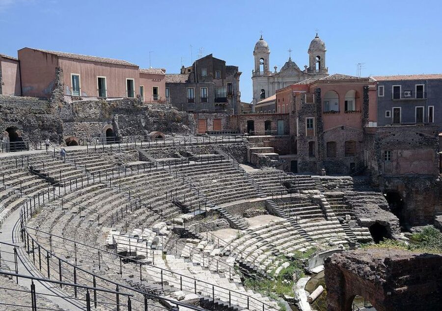 Catania: City Highlights Walking Tour - Piazza Università and the return to the starting point