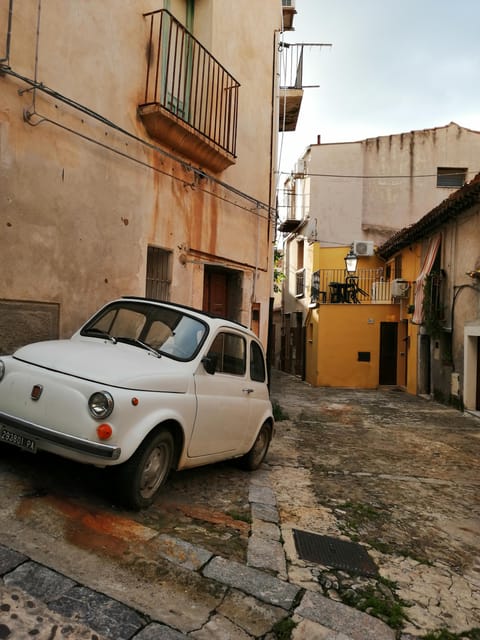 Cefalù: History and Legends Guided Walking Tour - Meeting Ambra at Al Caffè