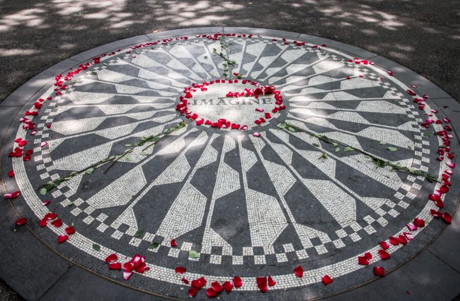 Central Park TV & Movie Sites Walking Tour - NYC - Pigeons, Home Alone 2, and a memorable small detail