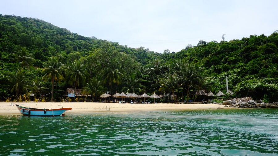 Cham Island: Underwater Walking & Snorkeling Tour - Lunch and two hours at Bai Chong Beach