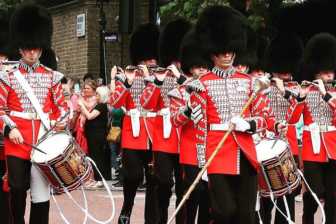 Changing of the Guard Guided Walking Tour in London - Pace, crowds, weather, and practical comfort