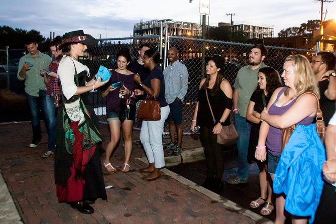 Charleston Haunted Booze and Boos Ghost Walking Tour - How the small group changes the evening