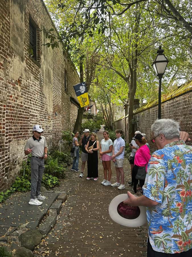 Charleston: History and Architecture Guided Walking Tour - Three secret alleys and the pleasure of looking sideways