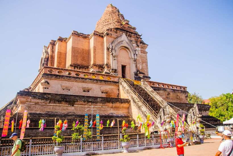 Chiang Mai: 3 Hour Old City and Temples Guided Walking Tour - Wat Phra Singh brings the grand finale