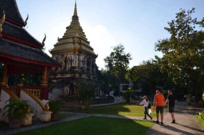 Chiang Mai: Historic Temples and City Guided Walking Tour