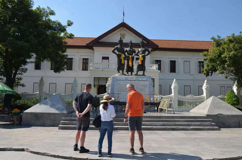 Chiang Mai: Historic Temples and City Guided Walking Tour - Wat Phra Singh and classic Lanna design