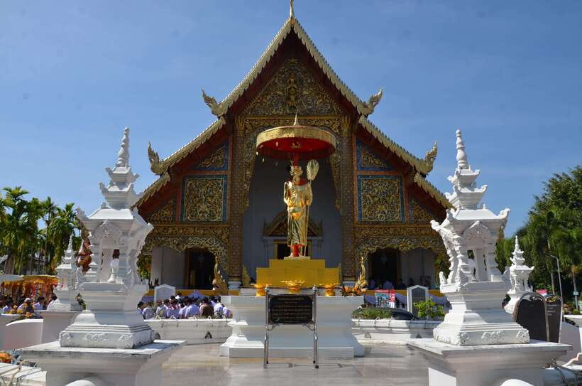 Chiang Mai: Historic Temples and City Guided Walking Tour - Wat Chedi Luang and the tour’s biggest visual moment