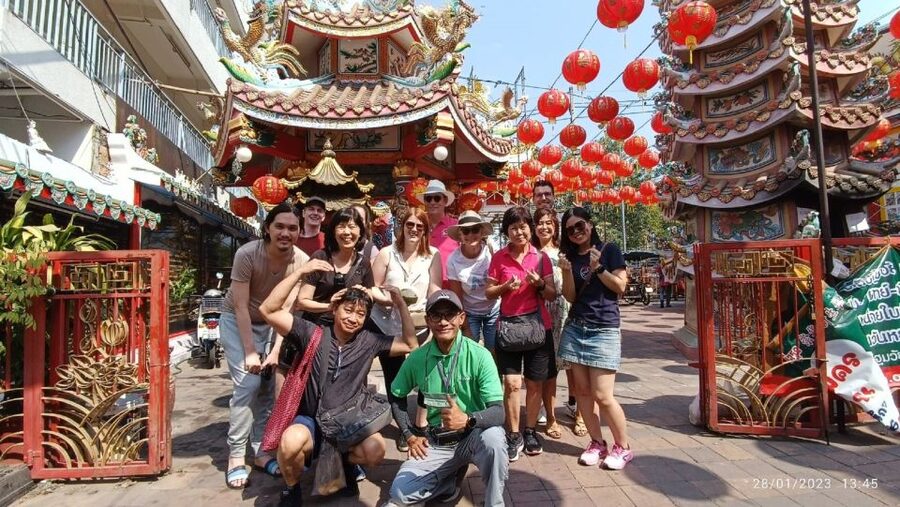 Chiang Mai: Local Food and Markets Guided Walking Tour - Ton Lamyai Flower Market brings a welcome pause