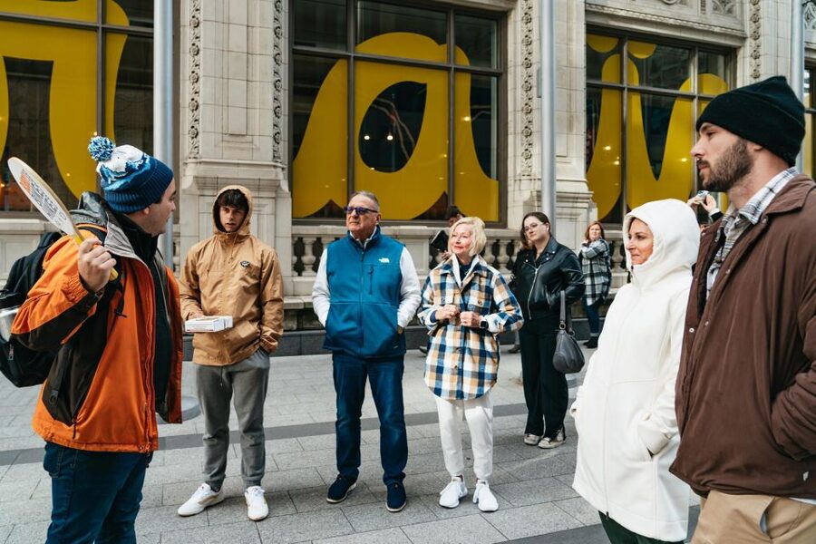 Chicago: Classic Food & Walking Tour with Free Bike or Kayak - Brownie by day, gelato or churro by evening
