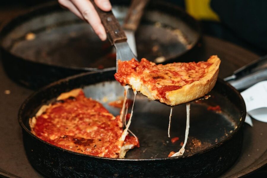 Chicago: Classic Food & Walking Tour with Free Bike or Kayak - Starting at Gino’s East or the Plaza of the Americas