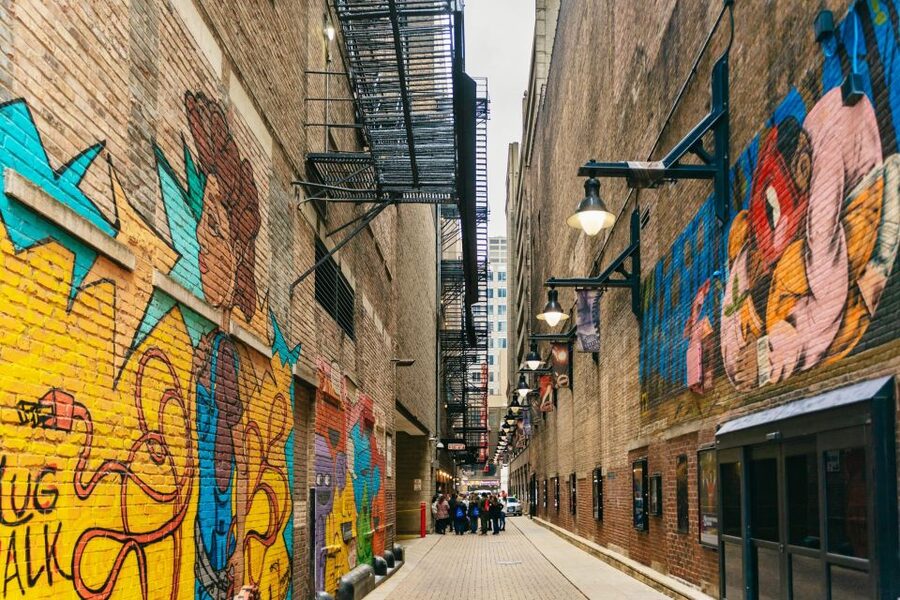 Chicago: Gangsters and Ghosts Guided Walking Tour - Who should book this Chicago walk?