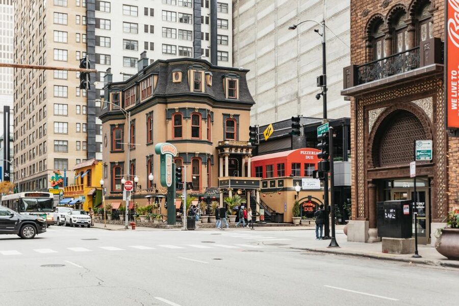 Chicago: Gangsters and Ghosts Guided Walking Tour - The guide can make or break the experience