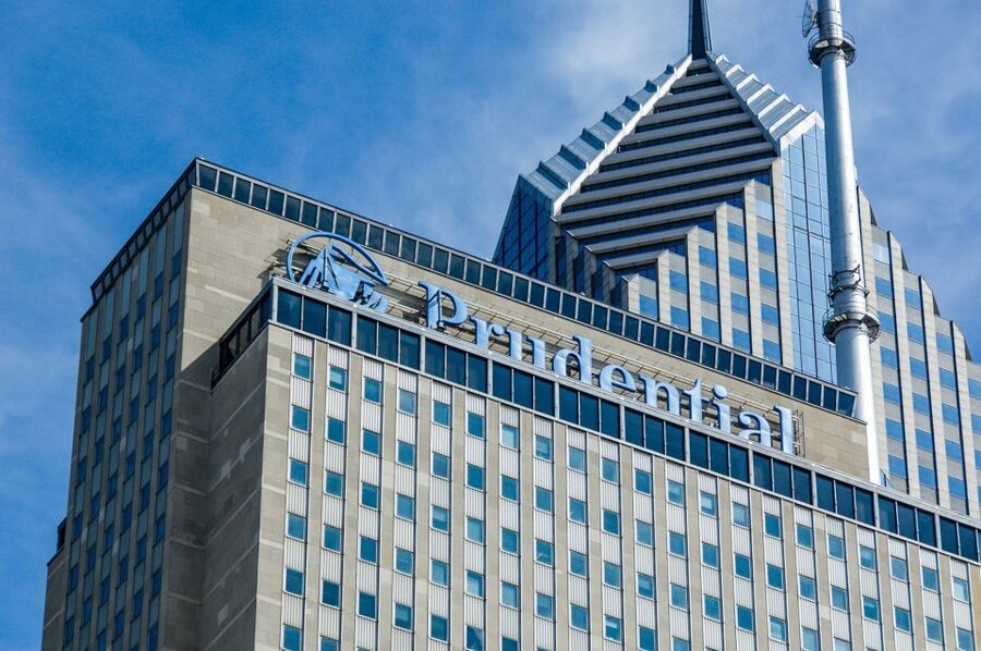 Chicago: Must See Chicago 90 minute Walking Tour - Art Deco details and the Carbide & Carbon Building