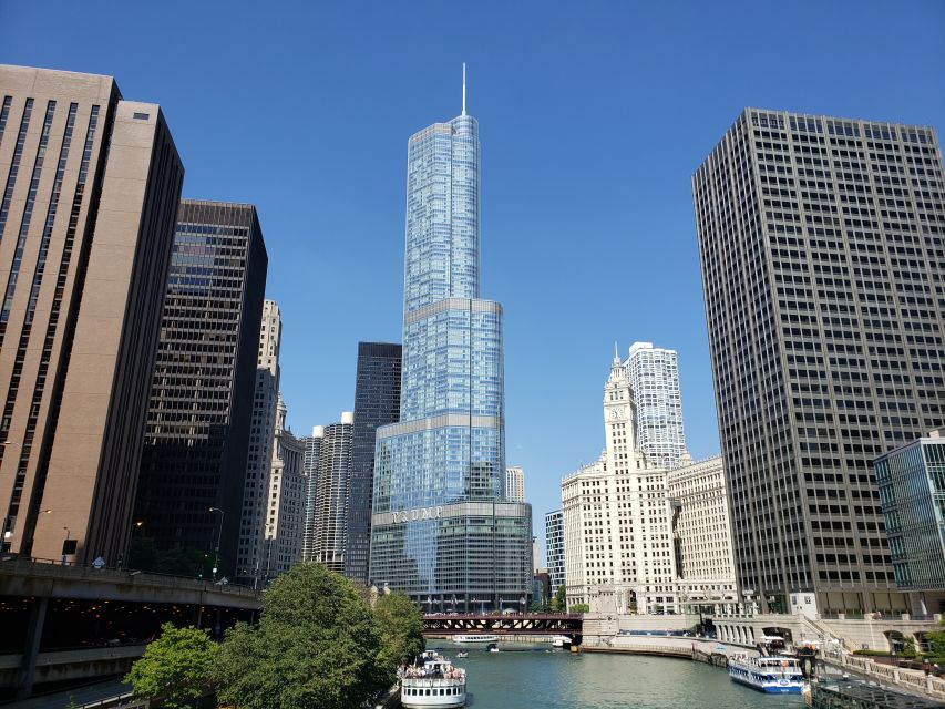 Chicago: Must See Chicago 90 minute Walking Tour - The Chicago River and newer skyscrapers