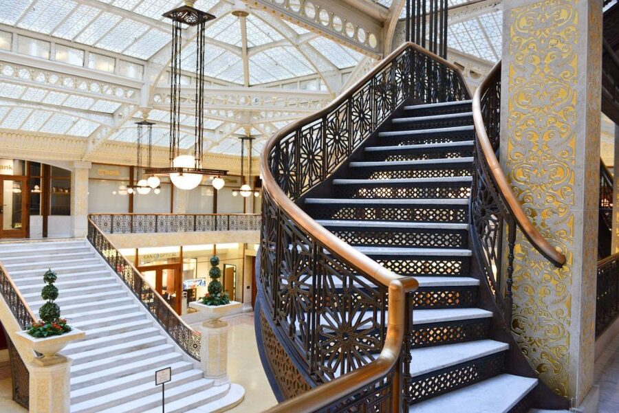 Chicago: Secret Interiors Architecture Walking Tour - Marquette Building and decorative storytelling