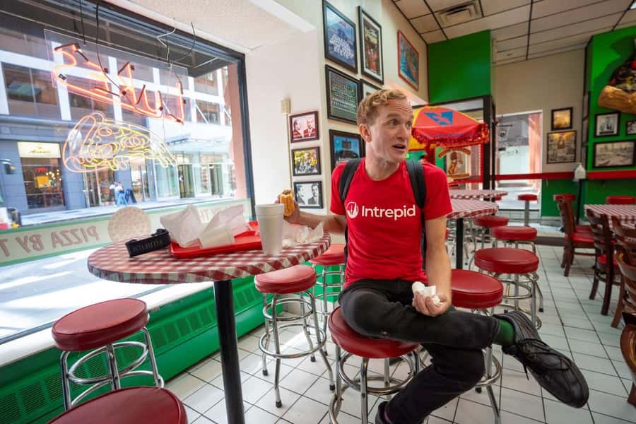 Chicago: The Ultimate Foodie Walking Tour with Tasty Stops - Three Chicago classics in two hours