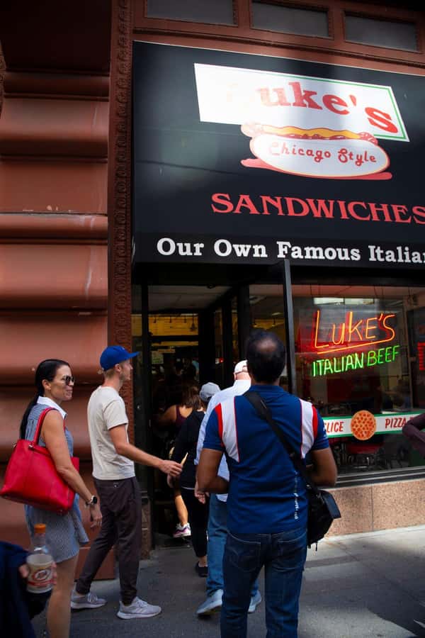 Chicago: The Ultimate Foodie Walking Tour with Tasty Stops - Deep-dish pizza with a Chicago origin story