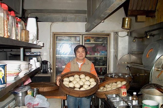 Chinatown & North BeachLittle Italy: 7 Tastings & History - Chocolate, cannoli, and pizza bring the Italian side home