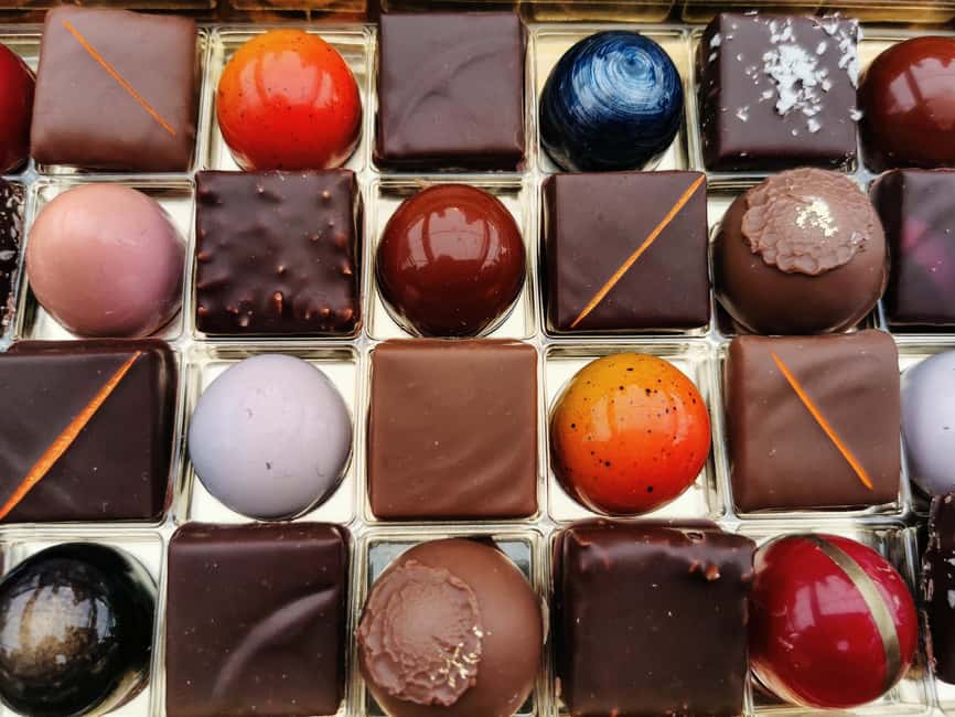 Chocolate Flavors Walking Tour of Geneva - Four chocolate shops and several kinds of tasting
