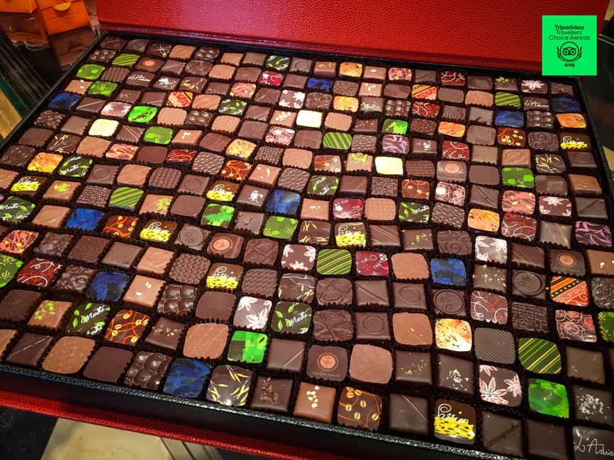 Chocolate Flavors Walking Tour of Geneva - Crossing the lake by boat