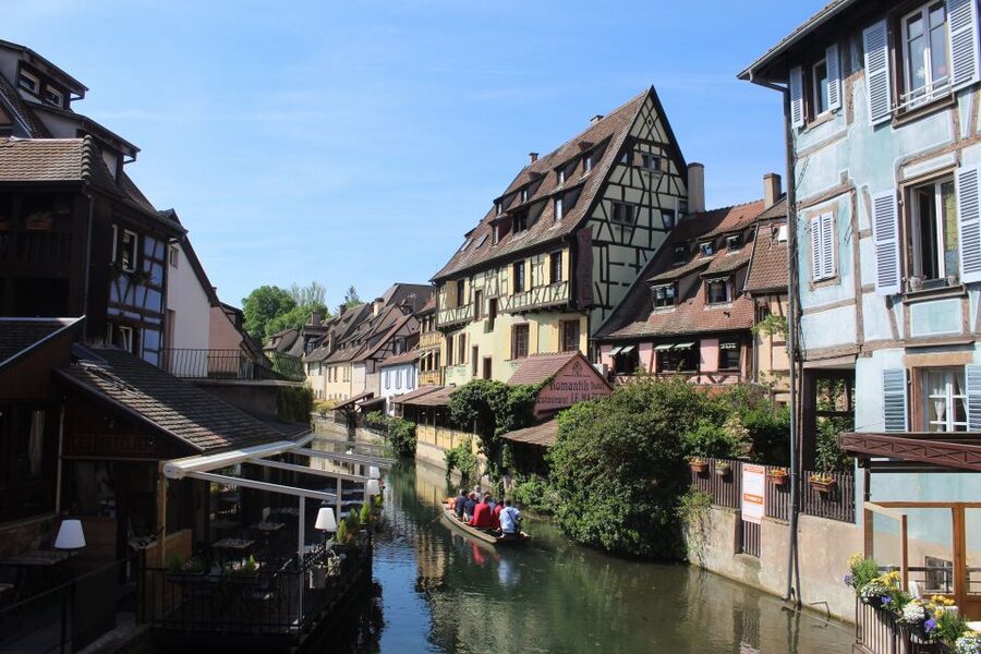 Colmar: Highlights Walking Tour and Wine Tasting - Reading Colmar’s half-timbered houses