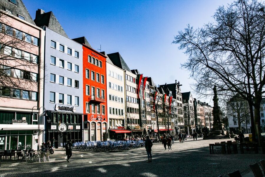 Cologne: 3 Old Town Breweries Guided Walking Tour - Forty minutes of Old Town stories